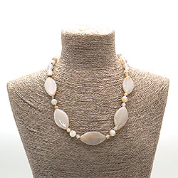 Бусы из агата светло-серого таблетка овальная витая 42*23 мм