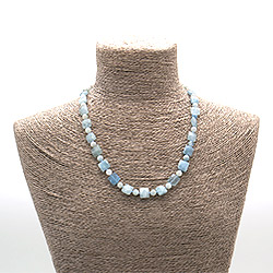 Бусы из аквамарина квадрат граненый