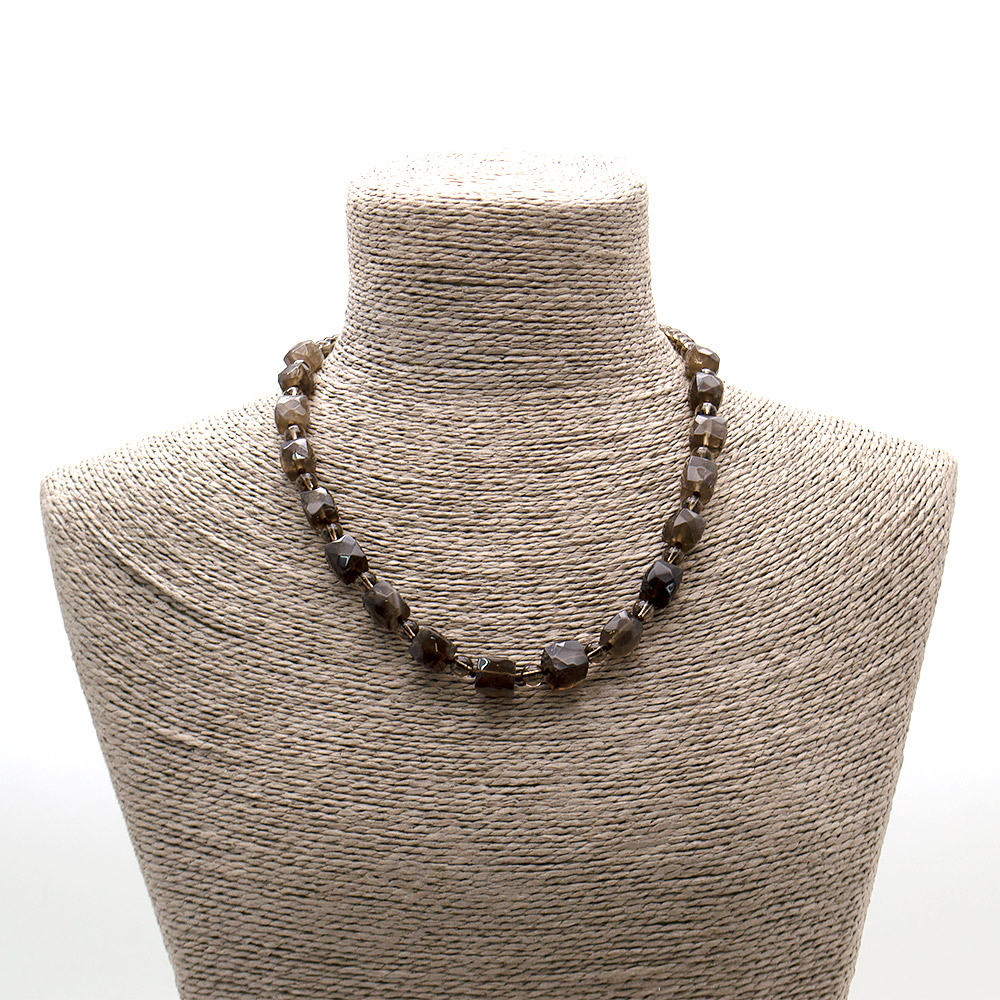 Фото товара бусы из раухтопаза кубик граненый