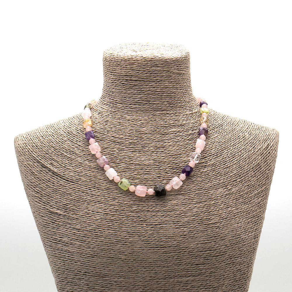 Фото товара бусы из самоцветов квадрат граненый