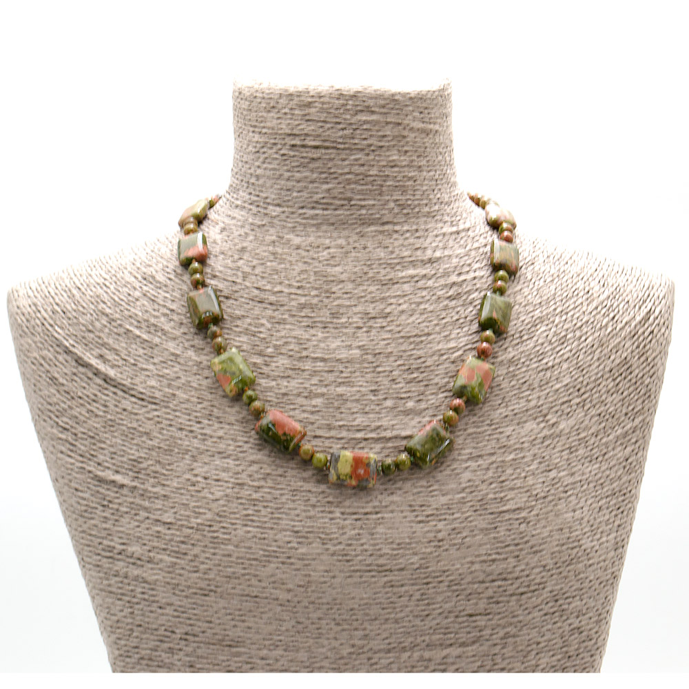 Фото товара бусы из яшмы унакит таблетка прямоугольная