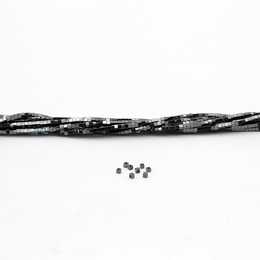 Фото товара гематит кубик ровный 2*2 мм а 