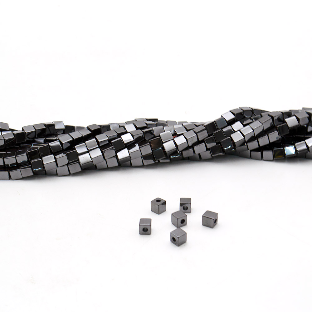 Фото товара гематит кубик ровный 5*5 мм в 