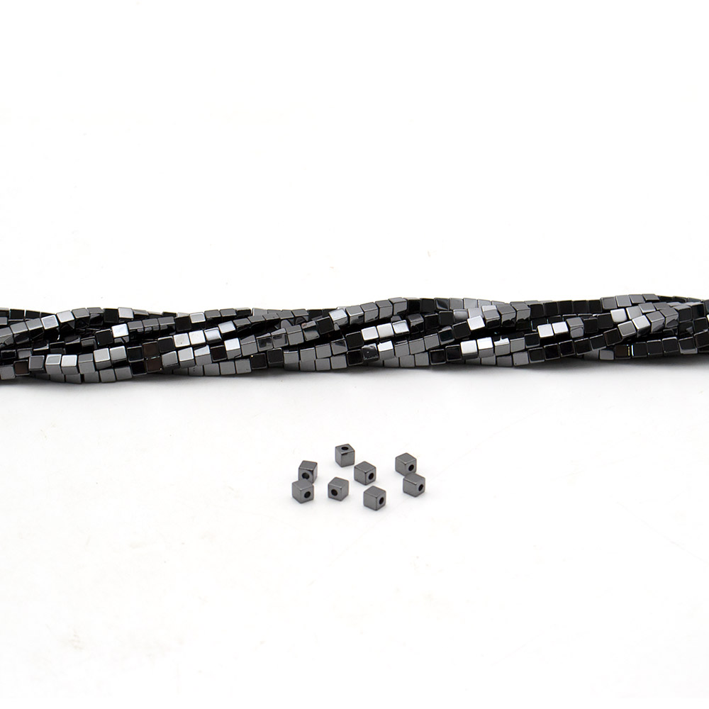 Фото товара гематит кубик ровный 3*3 мм в 