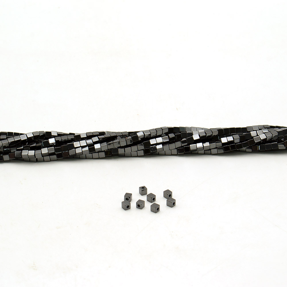 Фото товара гематит кубик ровный 3*3 мм а 