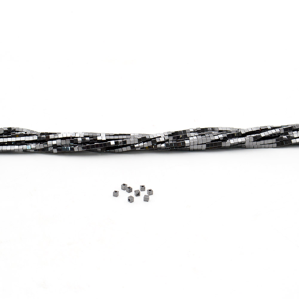 Фото товара гематит кубик ровный 2*2 мм в 