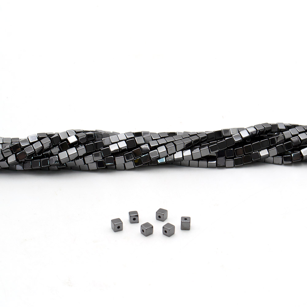 Фото товара гематит кубик ровный 4*4 мм а 