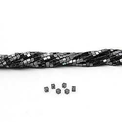 Гематит кубик ровный 4*4 мм А 