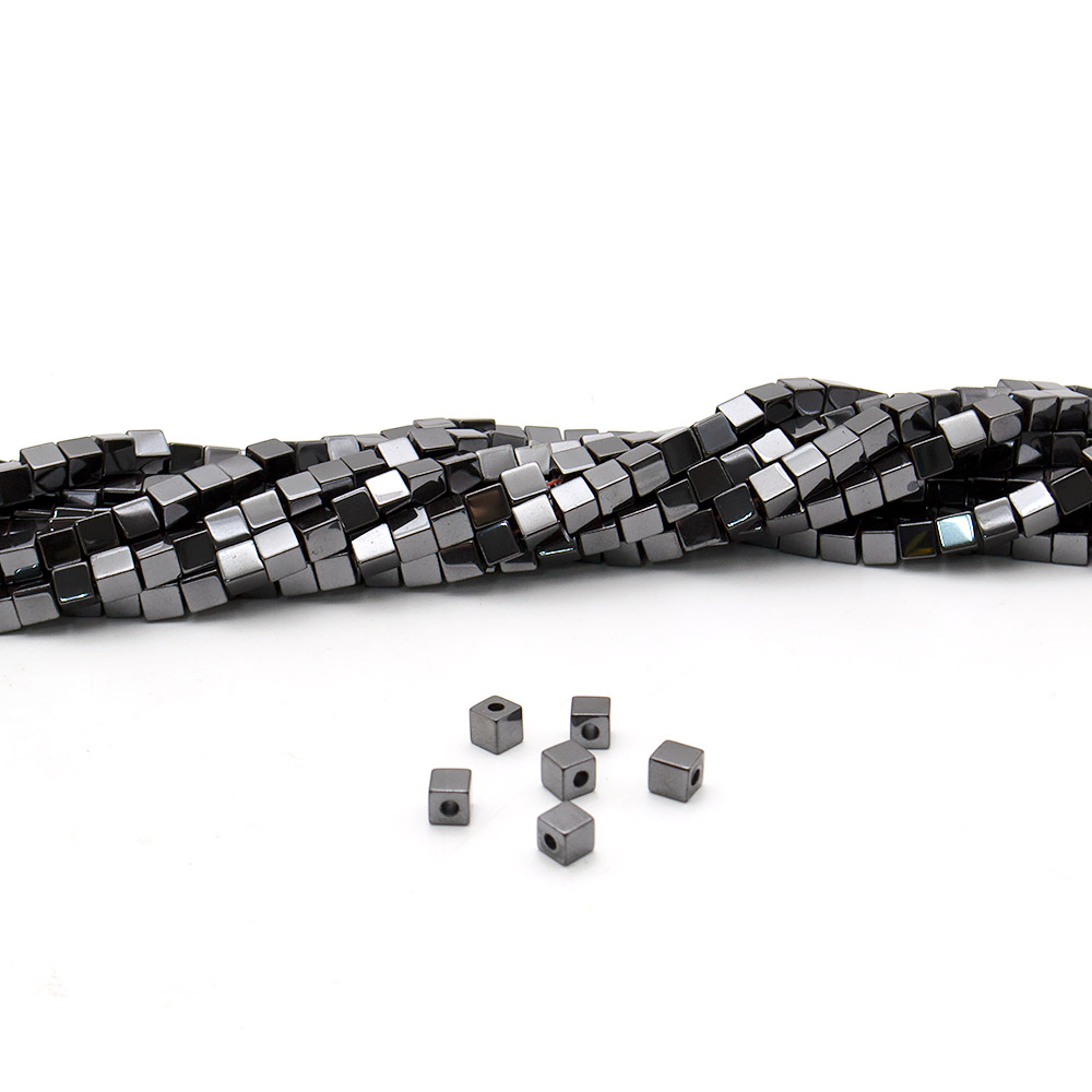 Фото товара гематит кубик ровный 5*5 мм а 