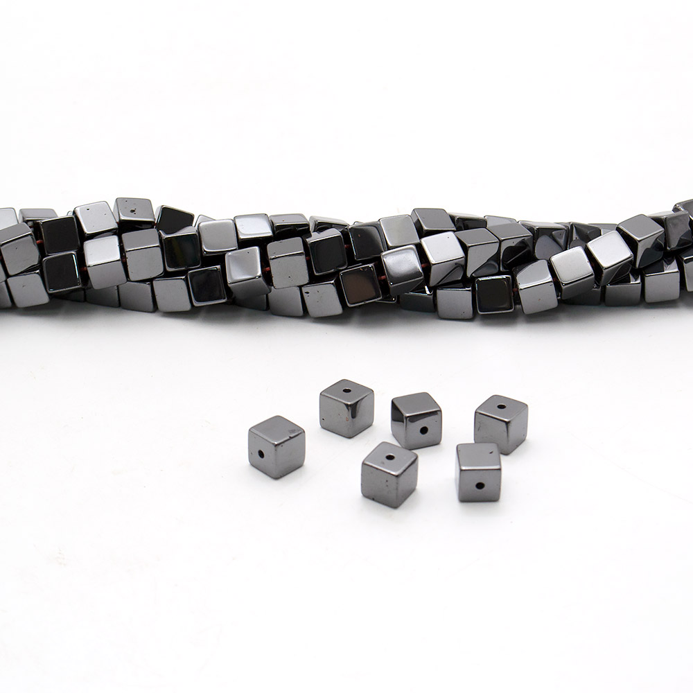 Фото товара гематит кубик ровный 8*8 мм в 