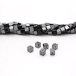 Фото товара гематит кубик ровный 8*8 мм в 