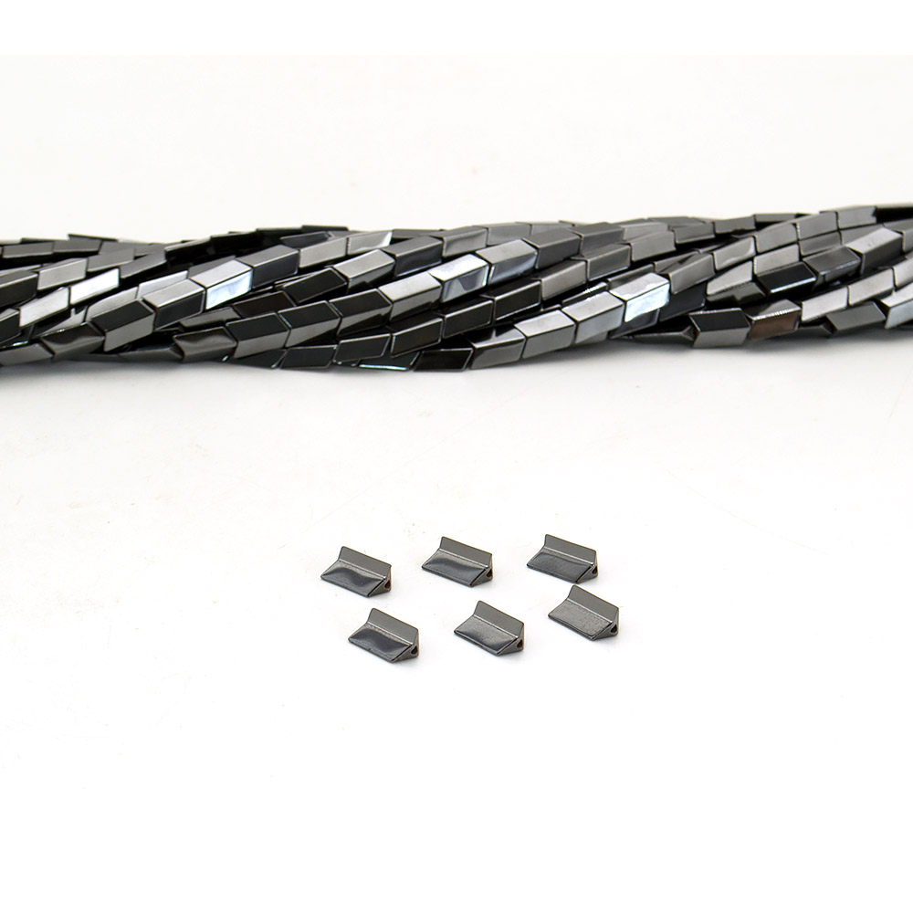 Фото товара гематит стрелка объемная 8*7 мм 