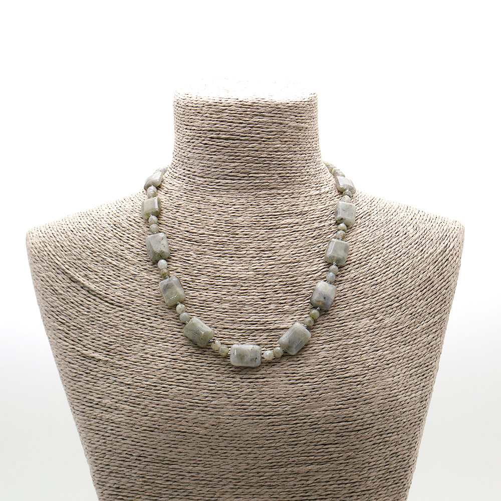 Фото товара бусы из лабрадора прямоугольник