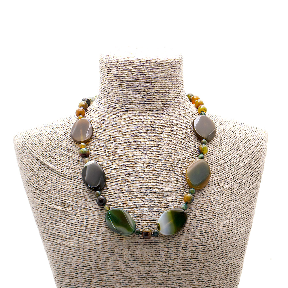 Фото товара бусы из агата тонированного зелено-коричневого таблетка 35*25 мм овальная витая