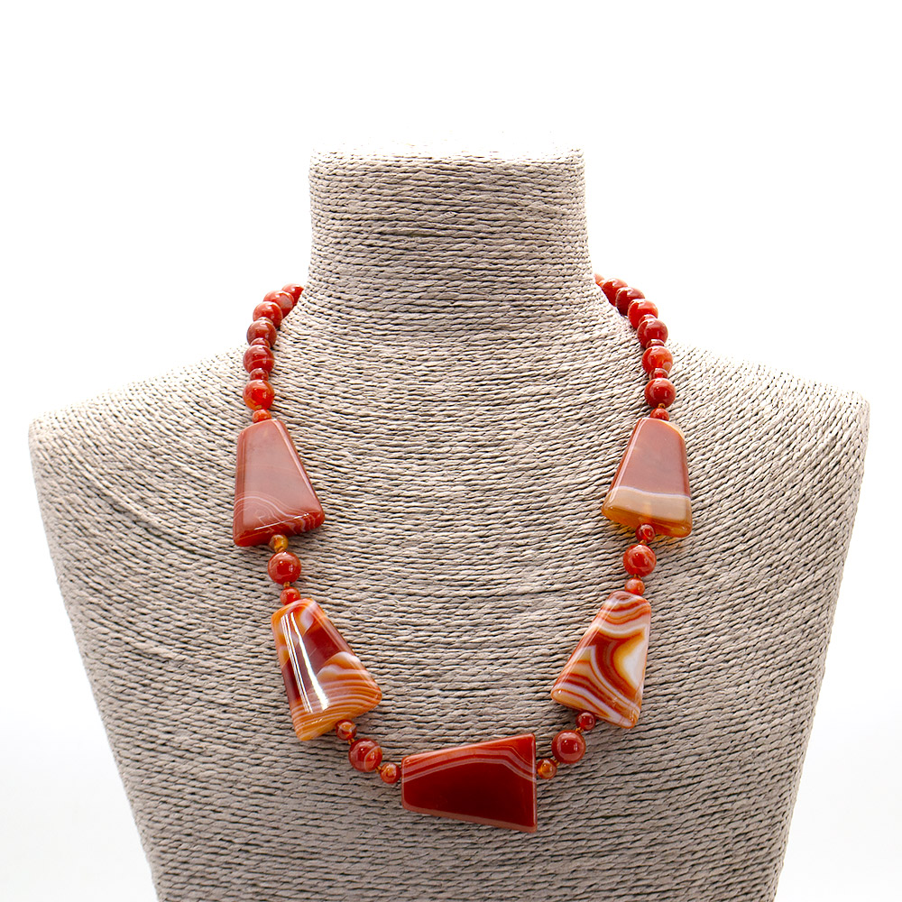 Фото товара бусы из сердолика светлого таблетка трапеция