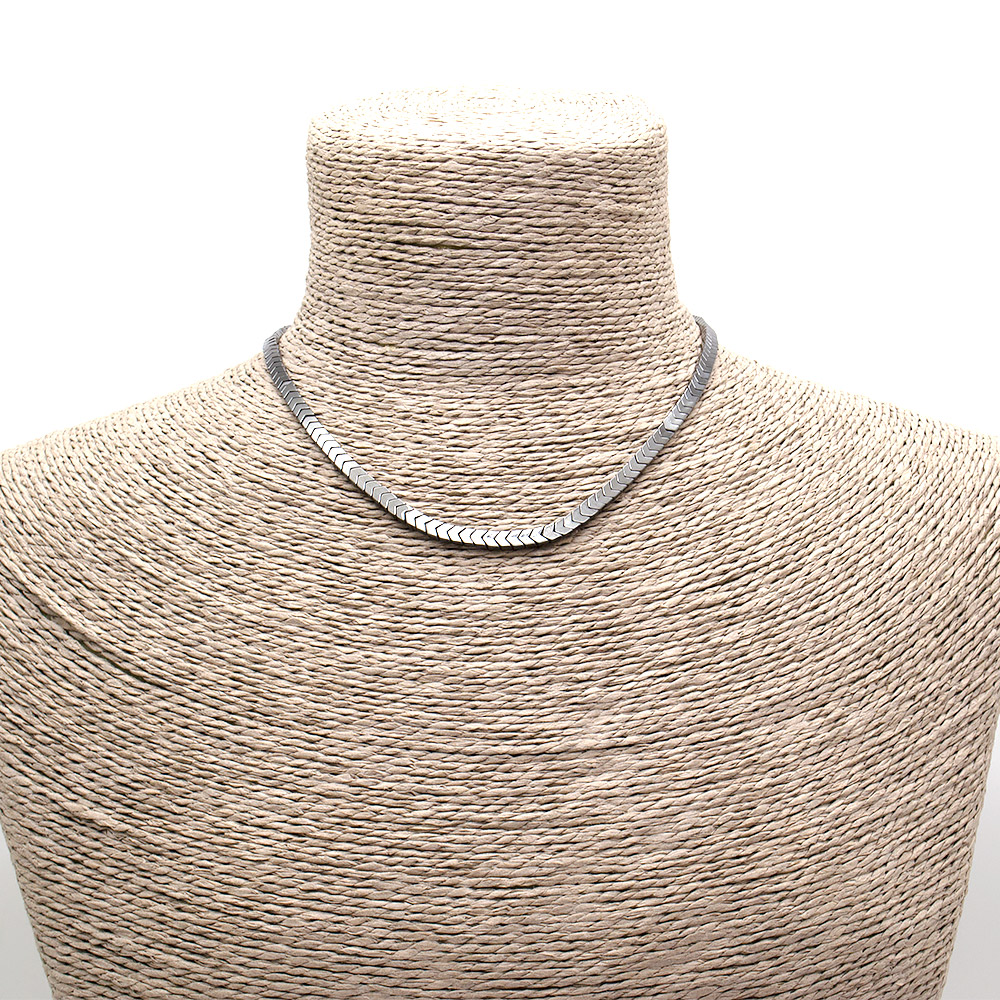 Фото товара бусы-чокер из гематита стрелка 4*2 мм