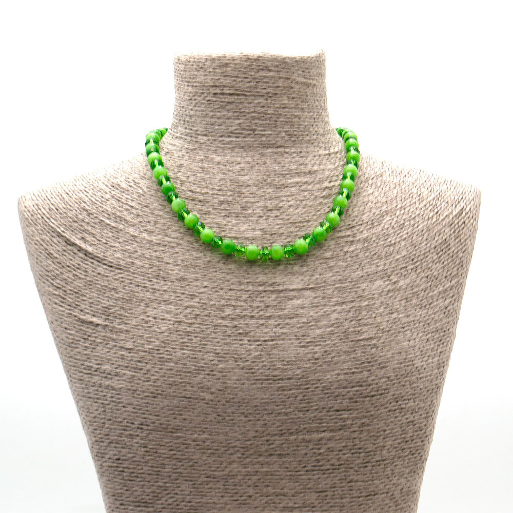 Фото товара бусы из кальцита зеленого 8 мм с цирконом