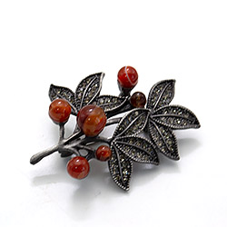 Брошь "Букет со стразами" сердолик А0443