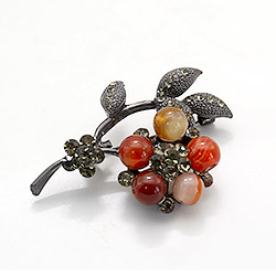 Брошь "Цветок со стразами" сердолик А0127