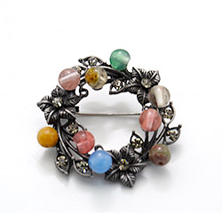 Брошь "Венок с цветами" микс камней А0098