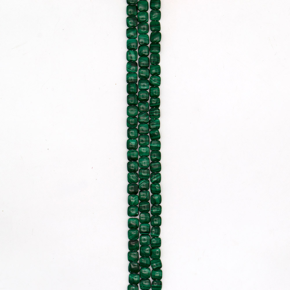 Фото товара малахит натура таблетка квадратная 8*8 мм