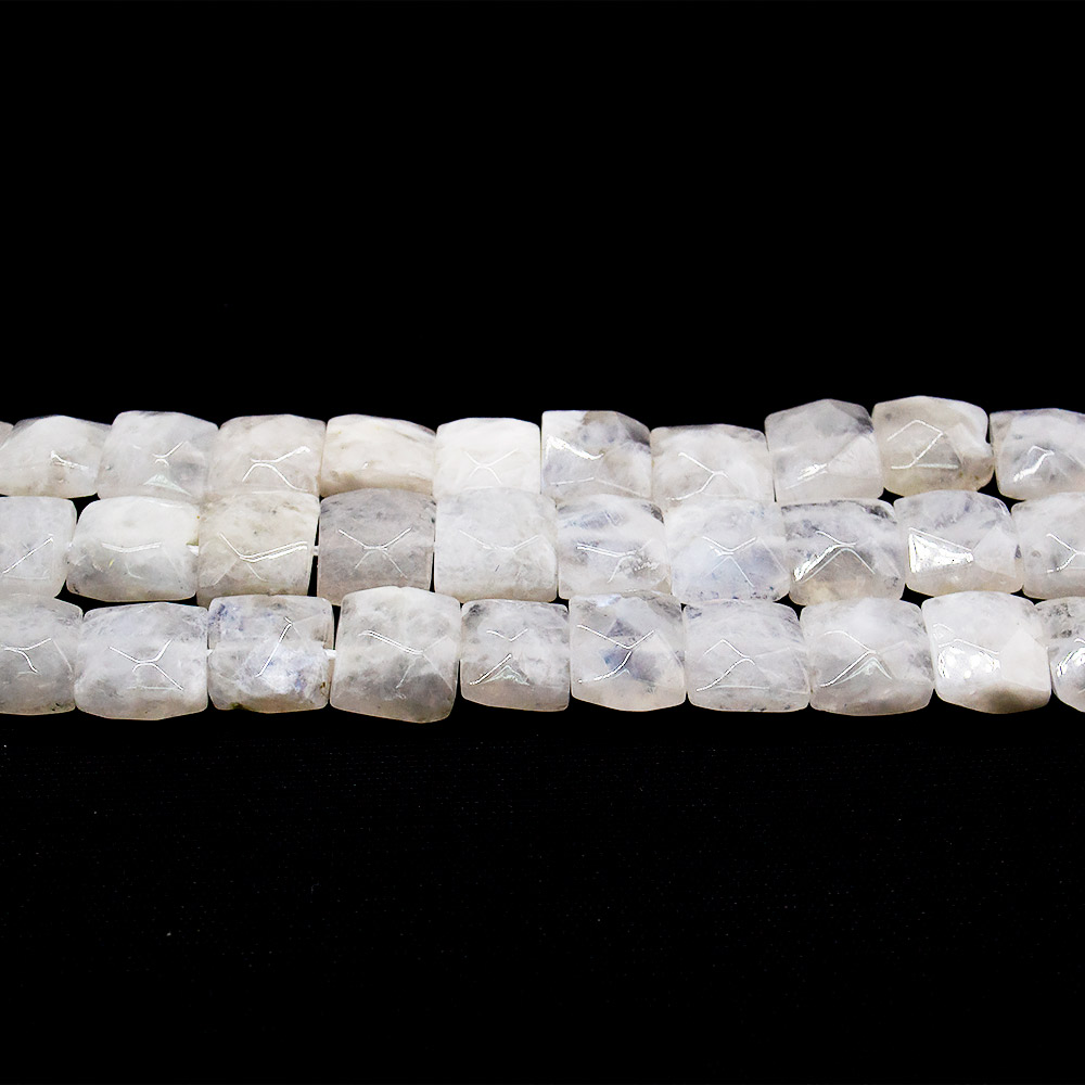 Фото товара лунный камень квадрат 10 мм с гранями