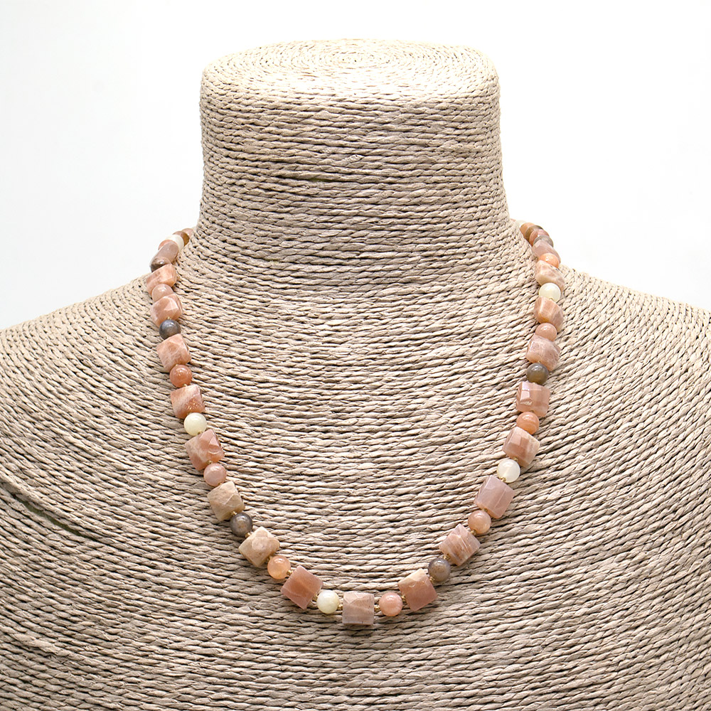 Фото товара бусы из солнечного камня 