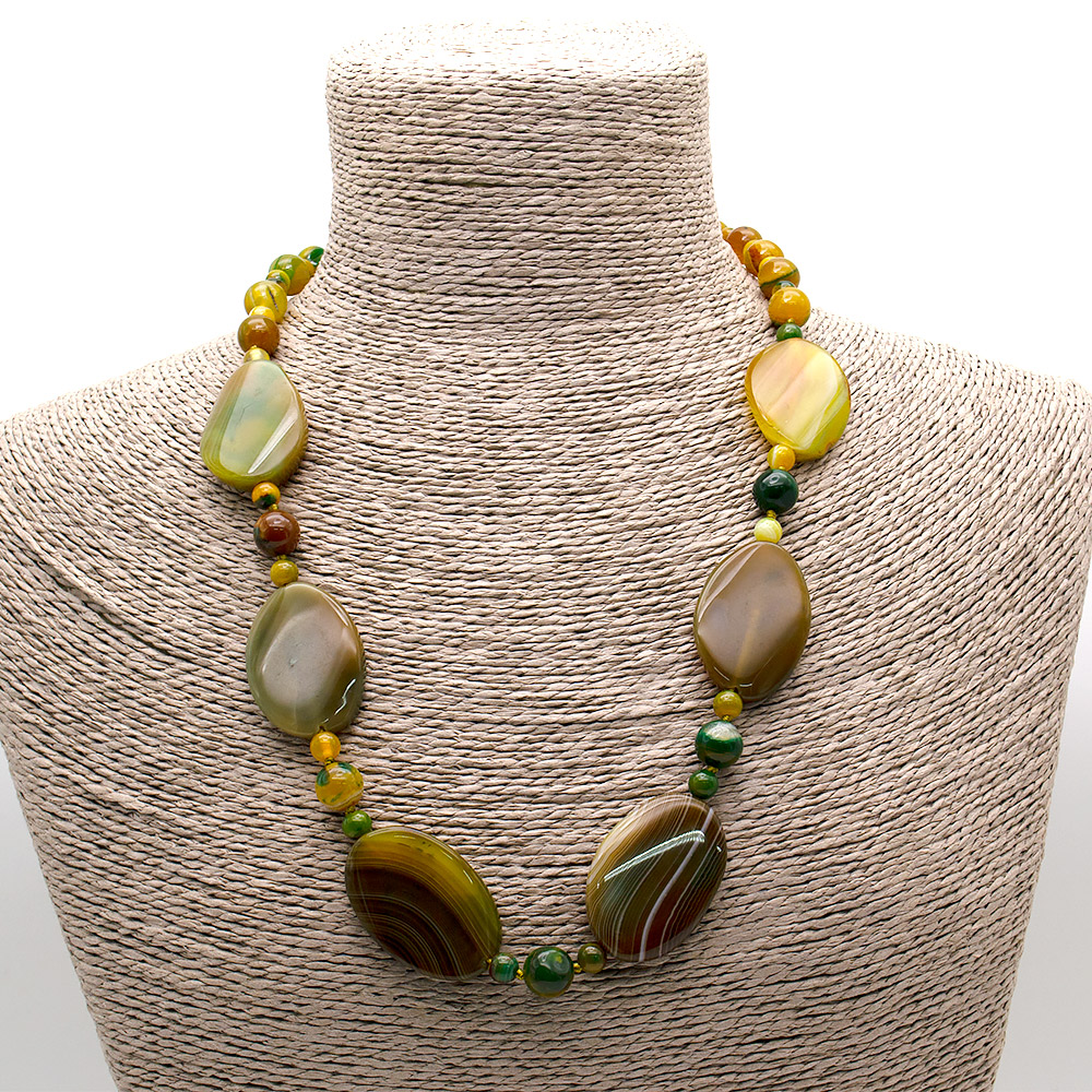 Фото товара бусы из агата тонированного желто-зеленого таблетка витая 35*25 мм