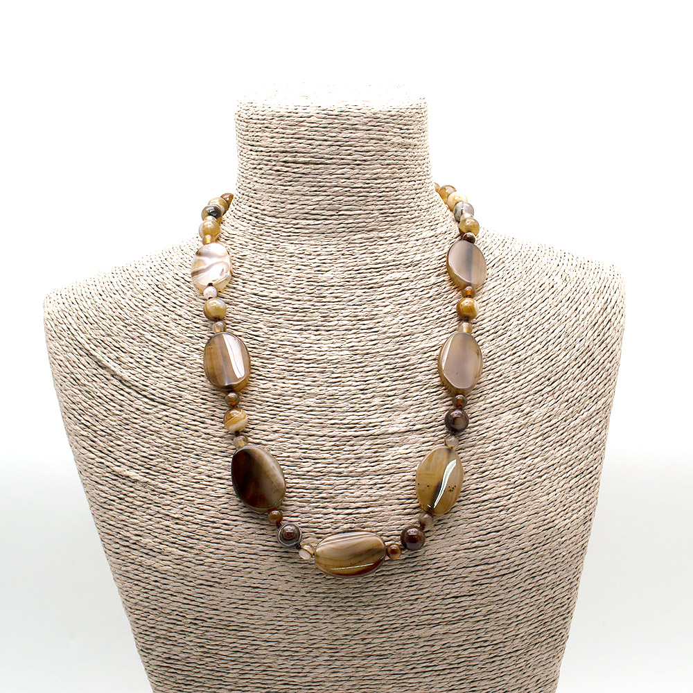 Фото товара бусы из агата коричневого таблетка овальная витая 30*20 мм