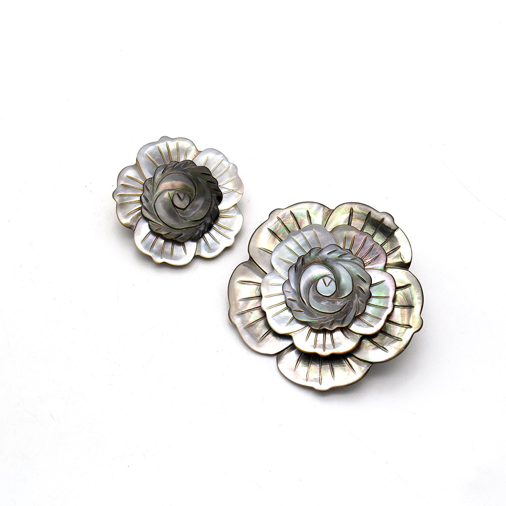 Фото товара кулон из перламутра темного "цветок" 3 слоя