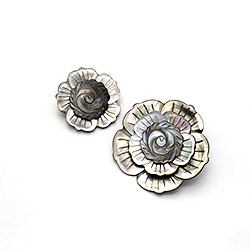 Кулон из перламутра темного "Цветок" 3 слоя