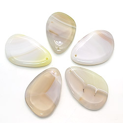 Кулон из агата цвет светло-серый 40*60 мм