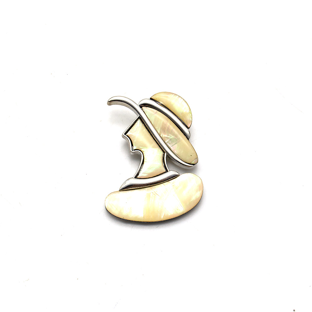 Фото товара брошь-кулон "девушка в шляпе" перламутр