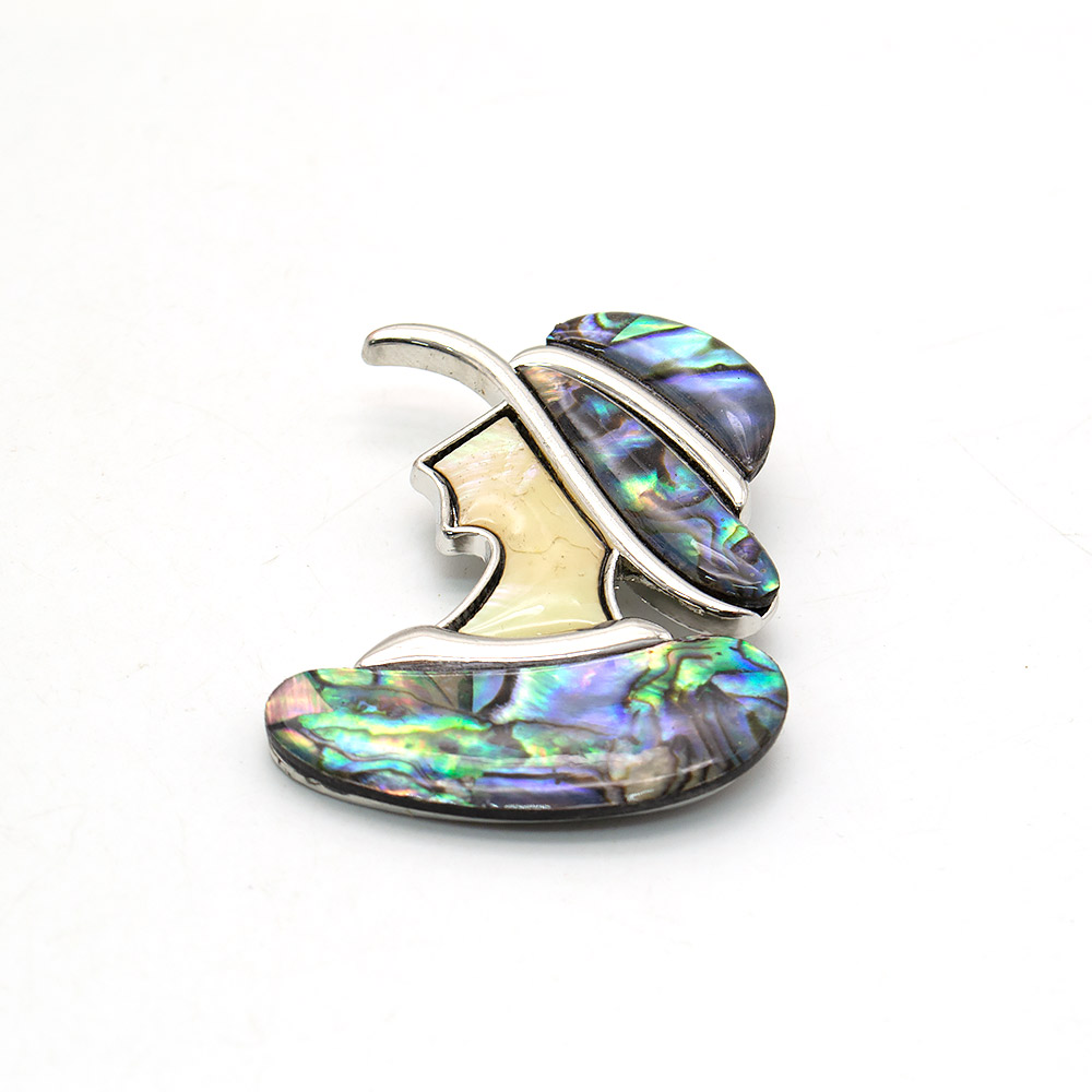 Фото товара брошь-кулон гелиотис "девушка в шляпе" со вставкой из перламутра