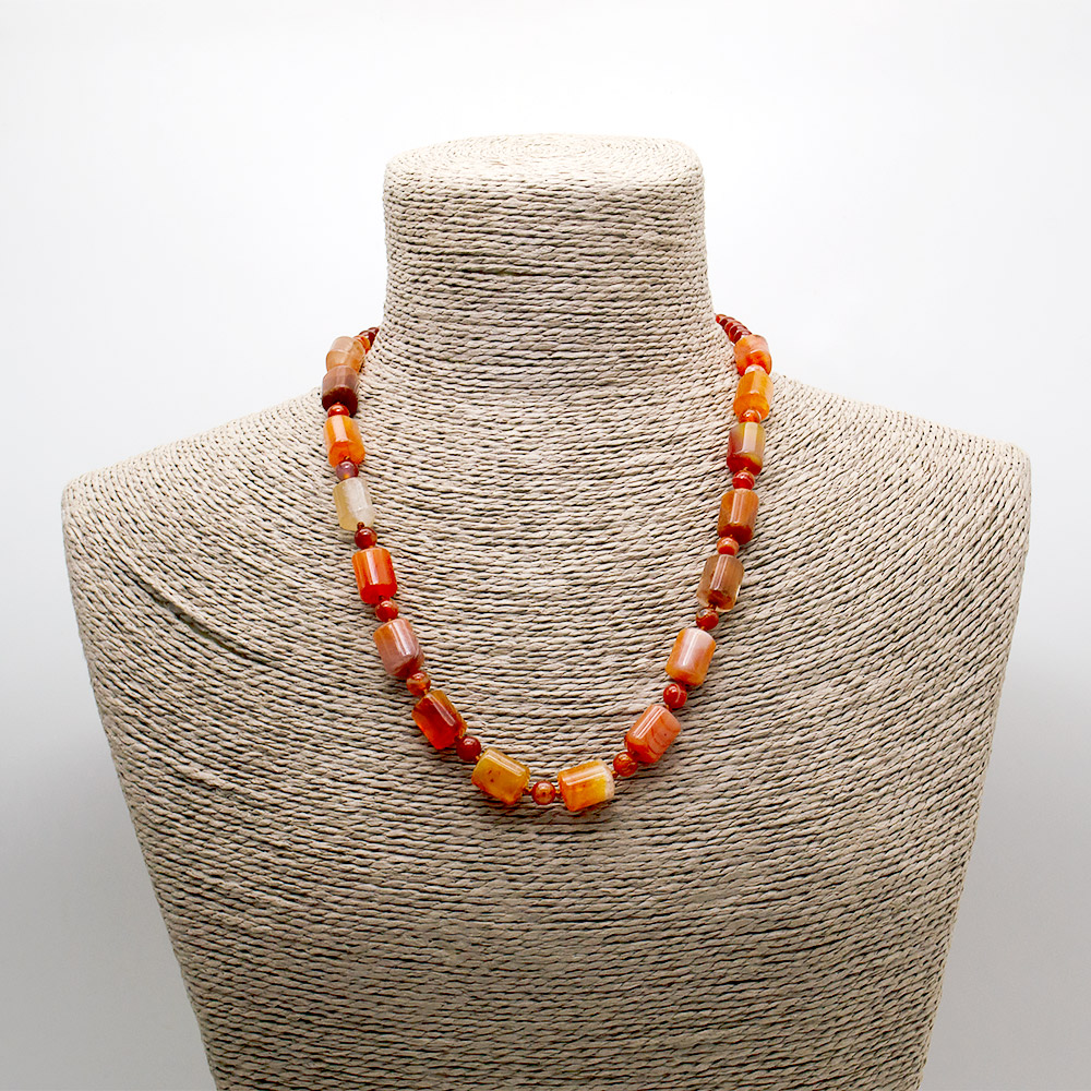 Фото товара бусы из агата ботсвана медового цилиндр трехсторонний 14*10м