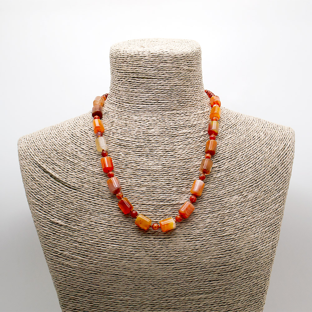 Фото товара бусы из агата ботсвана медового цилиндр трехсторонний 14*10м