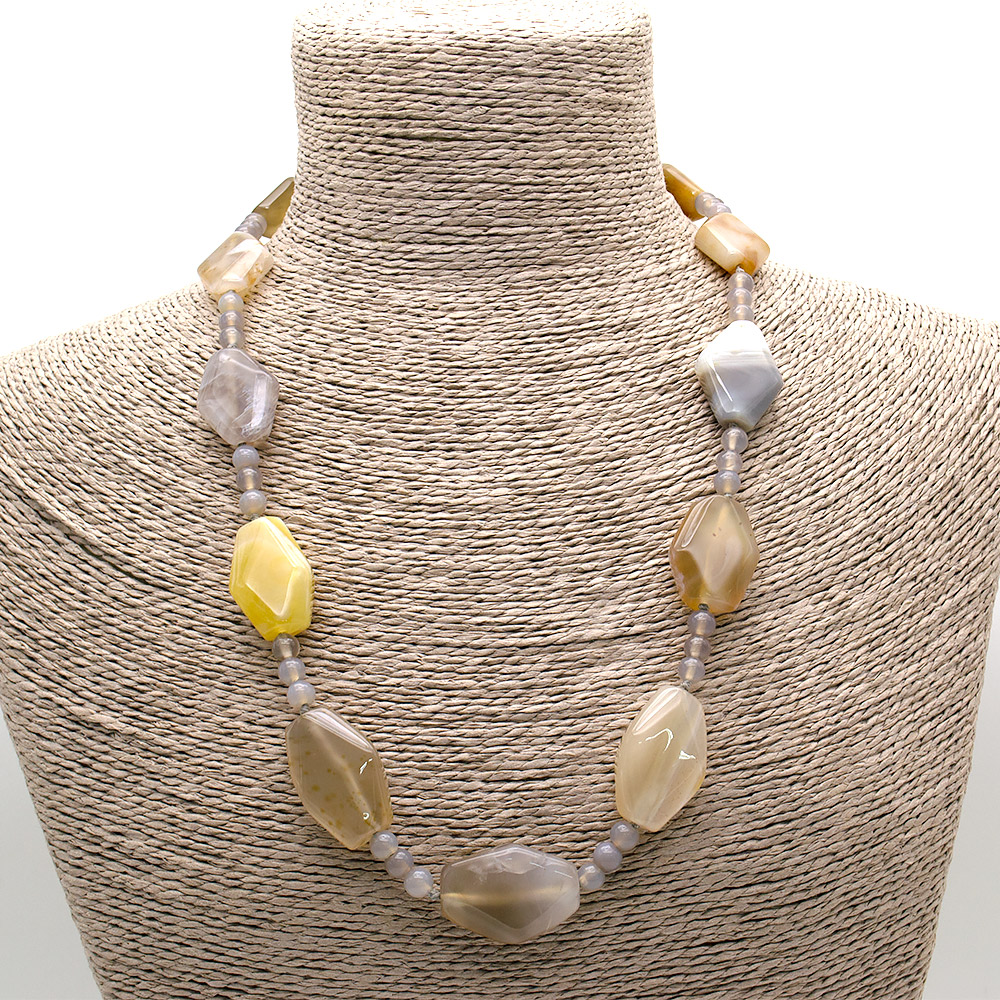 Фото товара бусы из агата ботсвана ромб 30х20мм