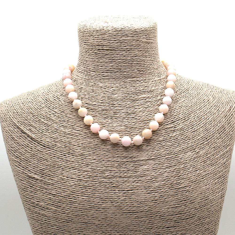 Фото товара бусы из опала розового шар