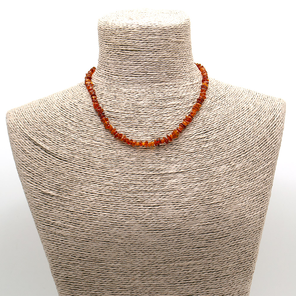 Фото товара бусы из янтаря темного крошка