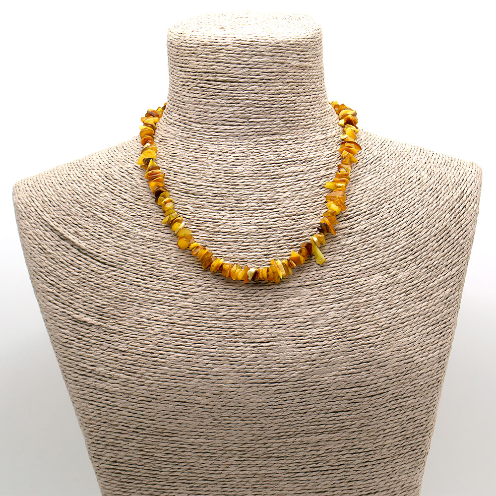 Фото товара бусы из янтаря светлого крошки