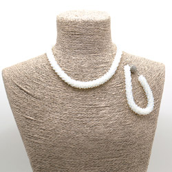 Бусы,браслет из циркона цвет лунный на магните