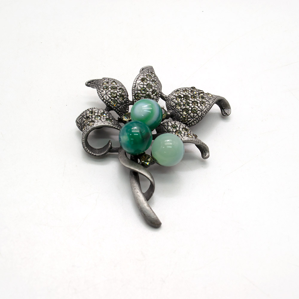 Фото товара брошь "пять лепестков" зеленый агат а0198