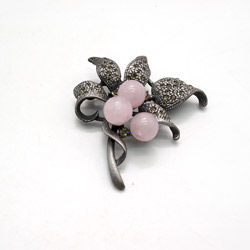 Брошь "Пять лепестков" розовый кварц А0198