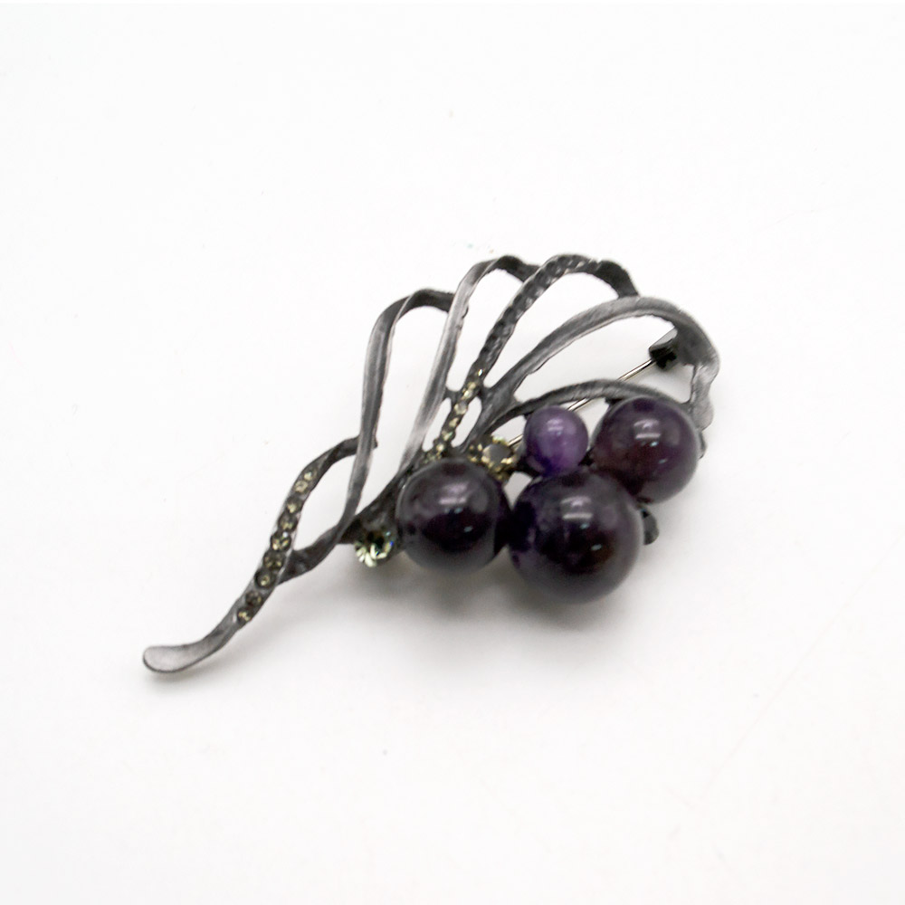 Фото товара брошь "лист 4 камня" аметист а0141