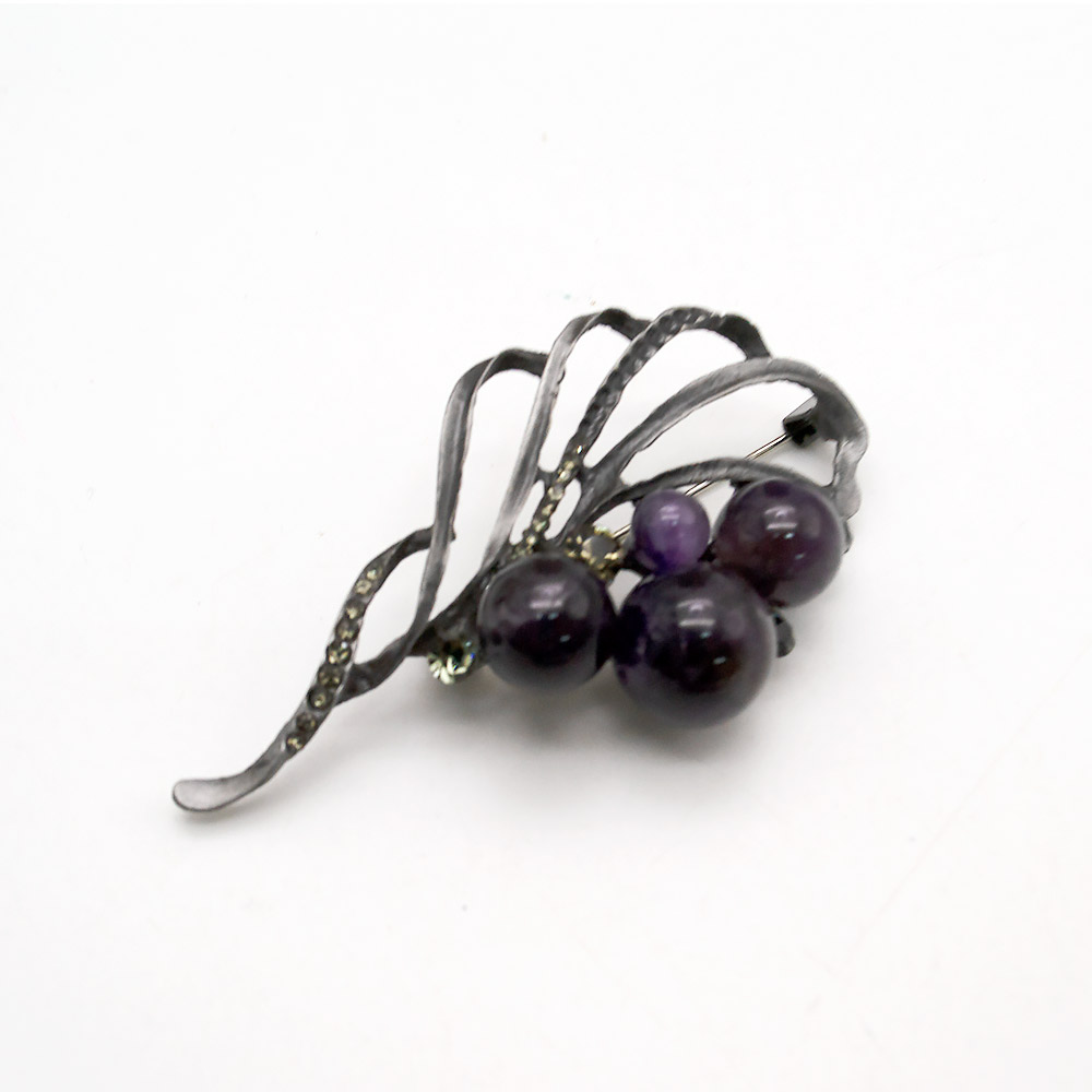 Фото товара брошь "лист 4 камня" аметист а0141