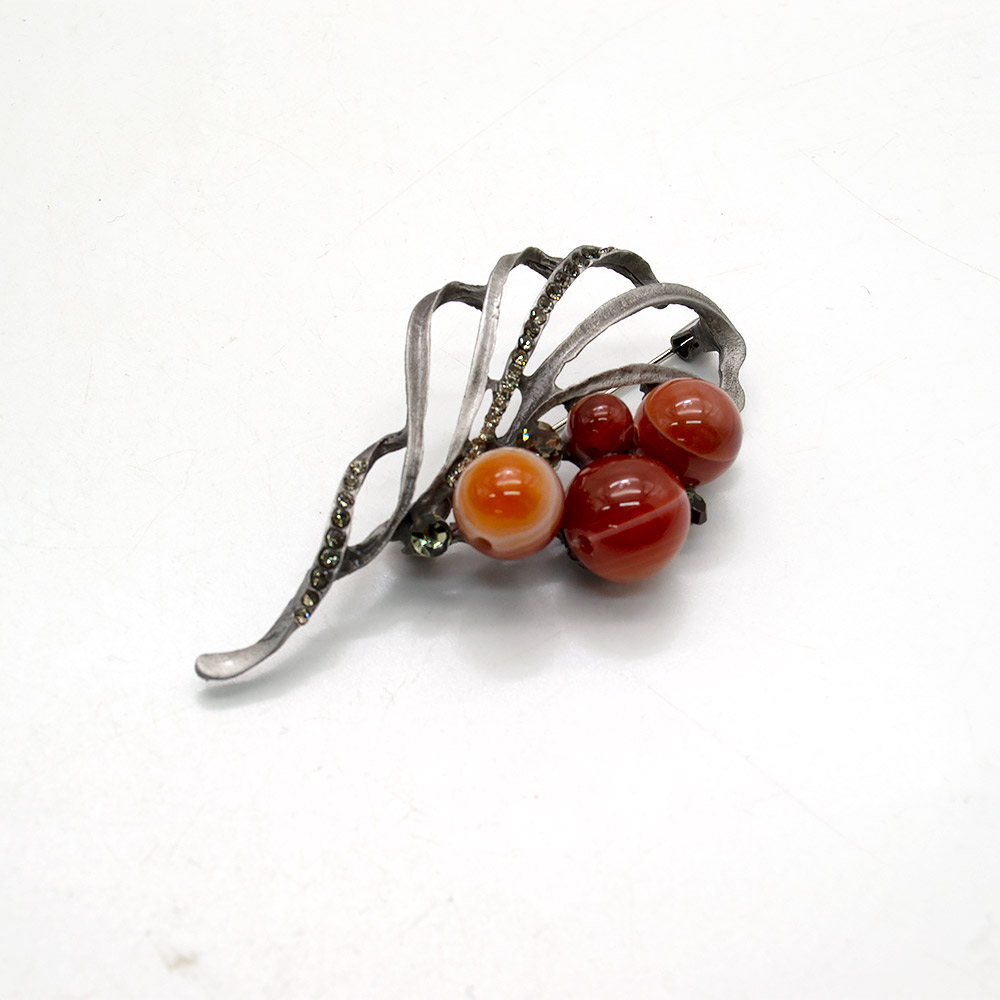 Фото товара брошь "лист 4 камня" сердолик а0141