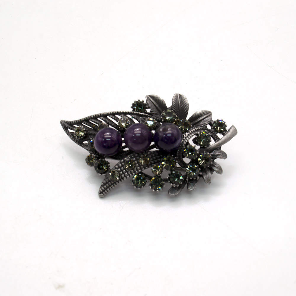 Фото товара брошь "лист со стразами" аметист а0164