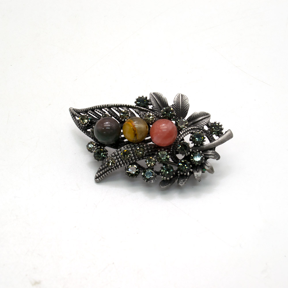 Фото товара брошь "лист со стразами" микс камней а0164