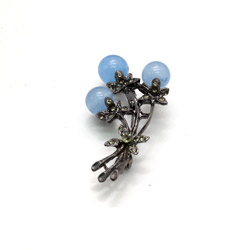 Брошь "Ягодка" кварц голубой А0105