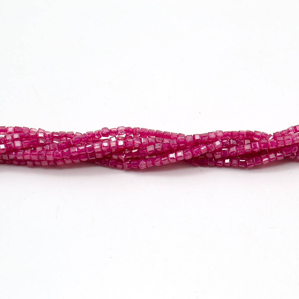 Фото товара циркон кубик цвет рубин 3*3 мм